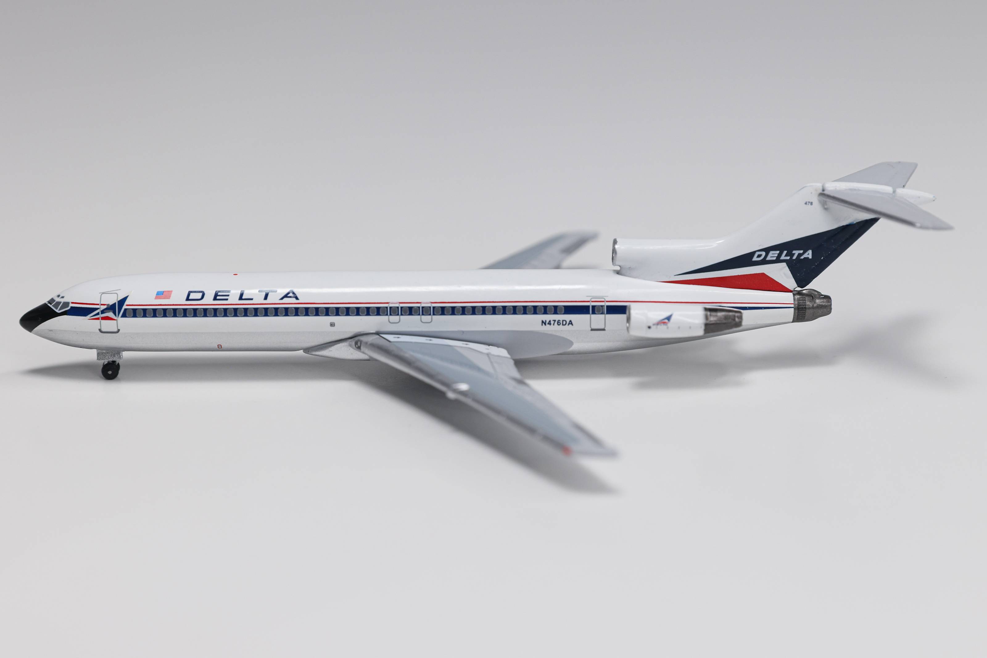 Aeroclassics 1:400 Delta Air Lines Boeing 727-200 BBX41647