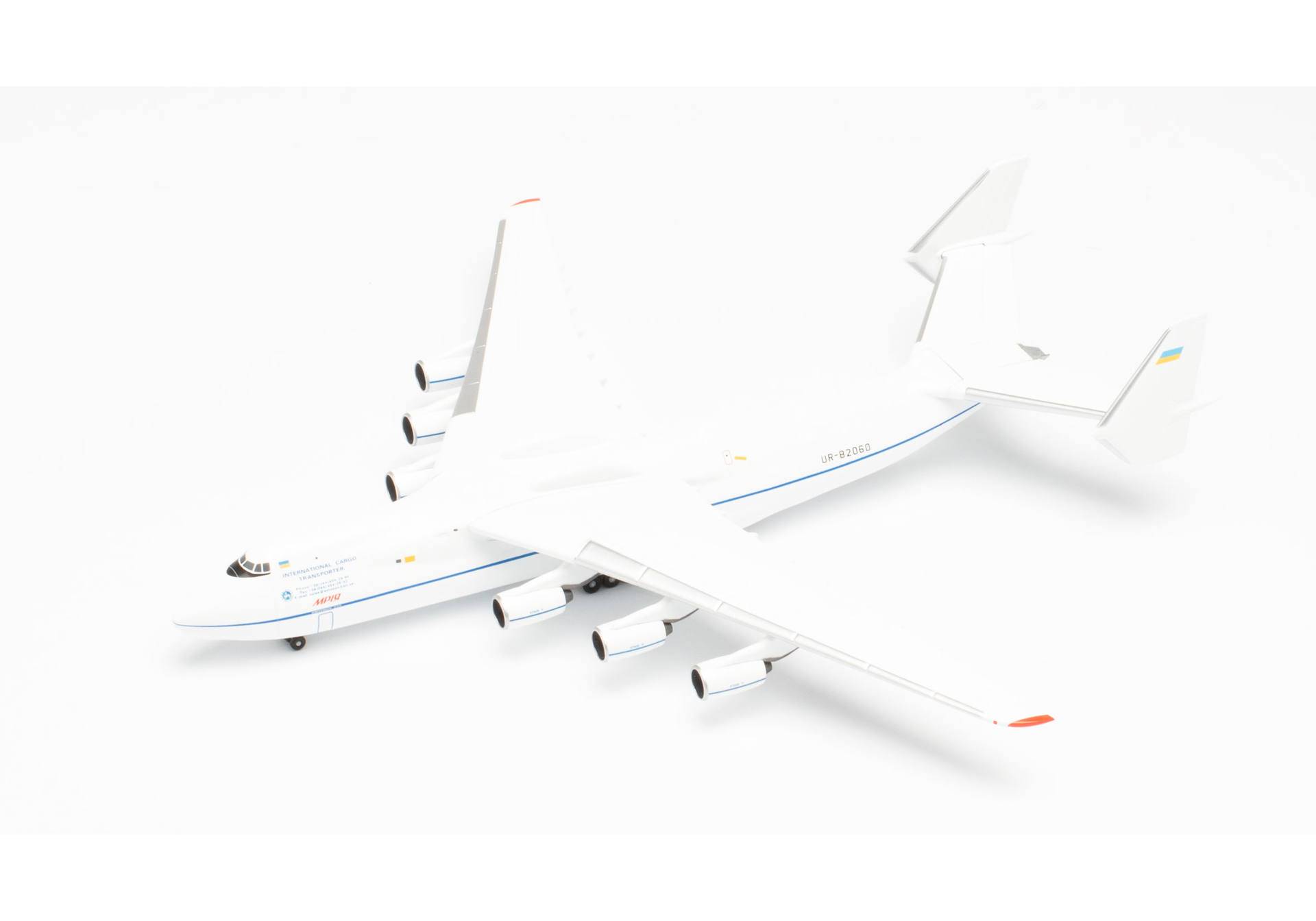 herpa-1-400-antonov-airlines-antonov-an-225-562768-madb