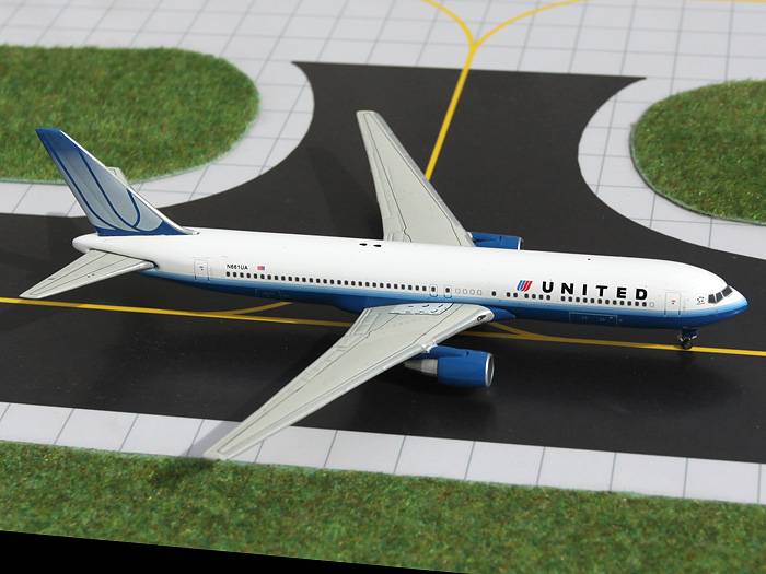 GeminiJets 1:400 United Airlines Boeing 767-300 GJUAL1021 | MADb